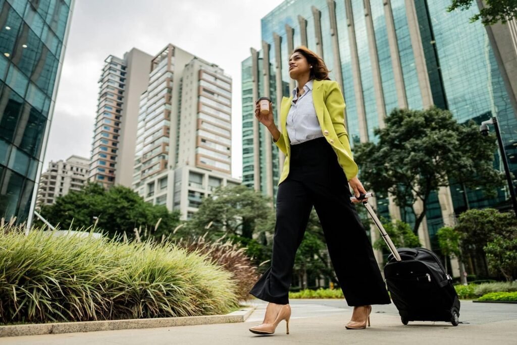 Businesswoman walking in São Paulo